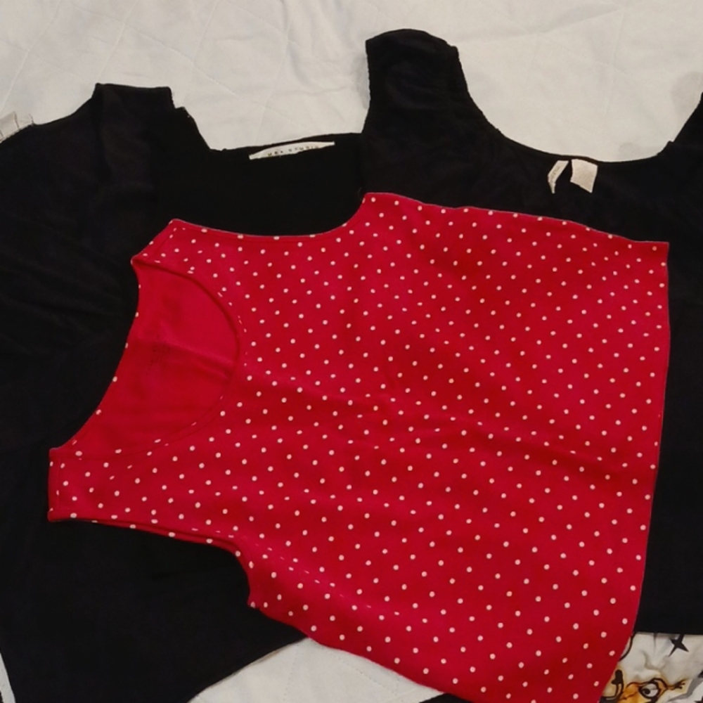 FINAL PRICE before donate! 4 EUC Tank Tops sizes  S & M